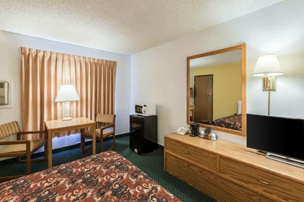 Super 8 By Wyndham Grand Island Hotel Exterior foto